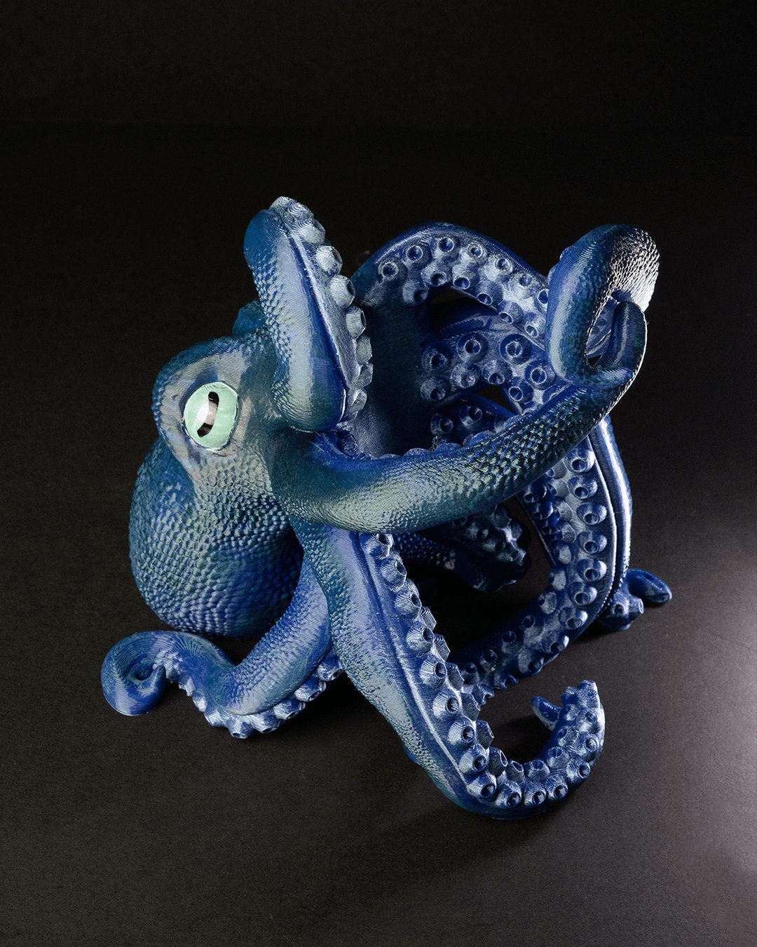 Articulated home decor gift piece